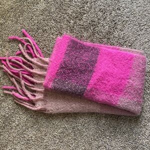 EXPRESS hot pink plaid fuzzy blanket scarf one size